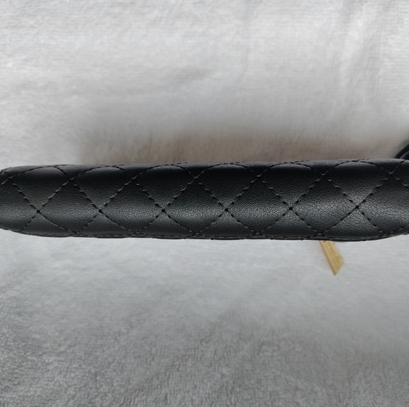 🆕Nanette Lepore | Quilted USB Cell Phone Charging Wristlet Wallet Black & Gold - Picture 16 of 16